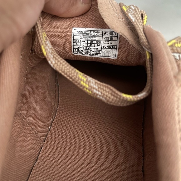 Ugg - Picture 3 of 5